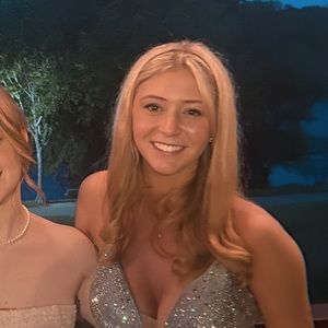 Meet your Posher, Lainie